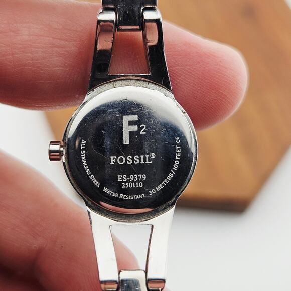 Fossil Women's Silver Tone Watch Light Purple Dial Contemporary Classic Casual - Picture 6 of 7